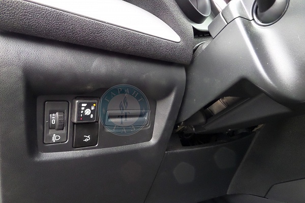 Кнопка ГБО на Citroen C4 2015 года 119.6 л.с. 1598