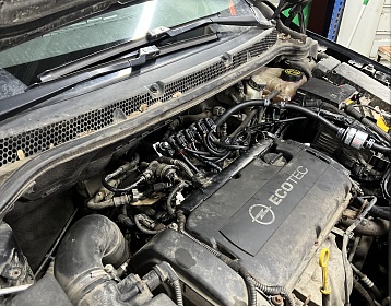 Opel Astra 2012 года 115.6 л.с. 1598 фото 2