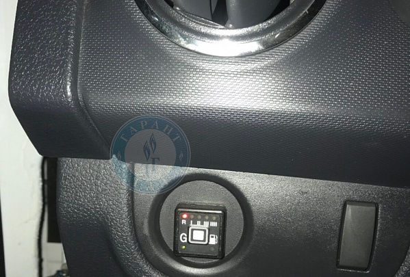 Кнопка ГБО на Renault Logan 2017 года 82 л.с. 1598