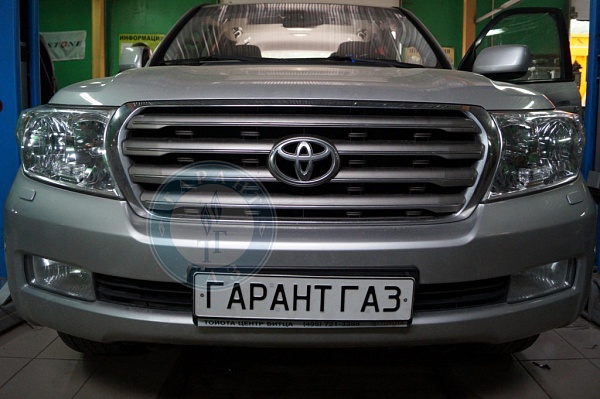 Toyota Land cruiser 200 2014 года 308.6 л.с. 4608
