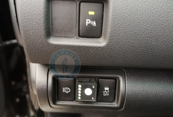 Кнопка ГБО на Toyota Camry 2012 года 277.4 л.с. 3456