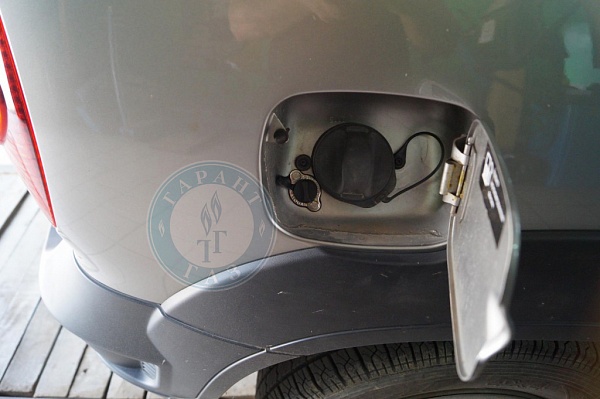 Лючок бензобака на Chevrolet Niva 2004 года 79.5 л.с. 1690