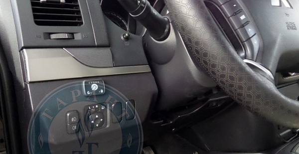 Кнопка ГБО на Mitsubishi Pajero 2014 года 178.1 л.с. 2972