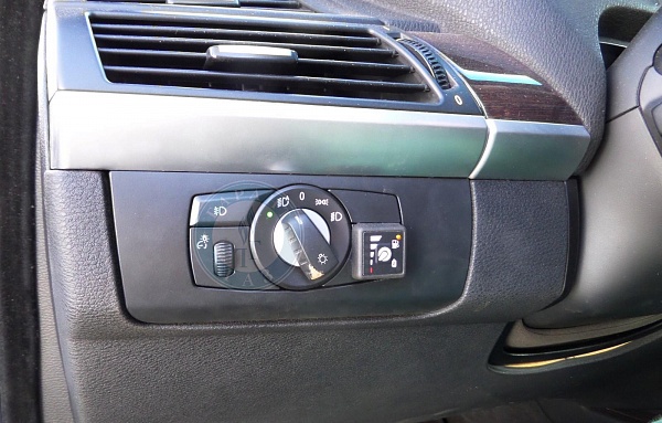 Кнопка ГБО на ГБО в BMW X5 2008 года 271.9 л.с. 2996