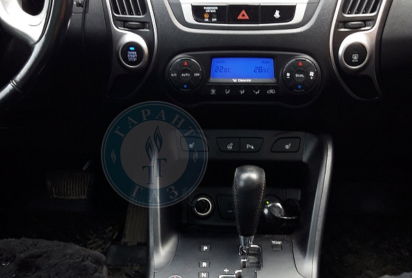 Кнопка ГБО на Hyundai Ix35 2012 года 150 л.с. 1998