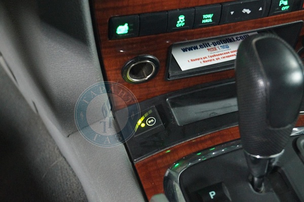 Кнопка ГБО на Jeep Grand-cherokee 2007 года 231.1 л.с. 4701