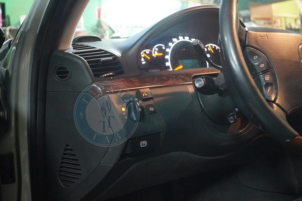 Кнопка ГБО на Mercedes S500 2001 года 305.9 л.с. 4966