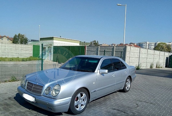 Mercedes E240 1999 года 170 л.с. 2398
