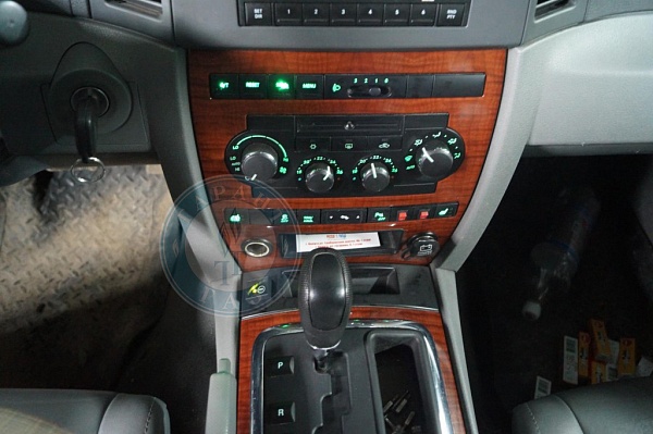 Кнопка ГБО на Jeep Grand-cherokee 2007 года 231.1 л.с. 4701