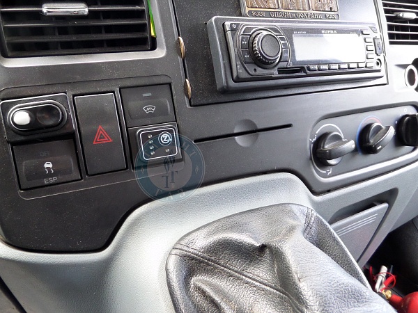 Кнопка ГБО на Ford Transit 2006 года 115.6 л.с. 1796
