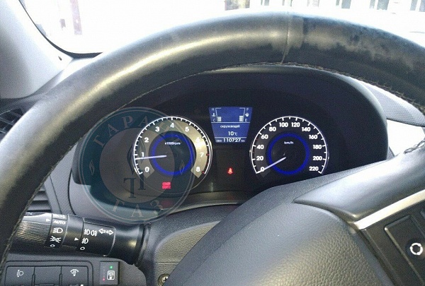 Кнопка ГБО на Hyundai Solaris 2013 года 123 л.с. 1591
