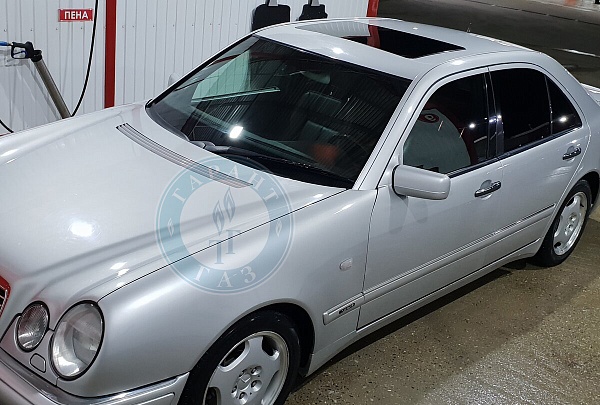 Mercedes E500 2002 года 305.9 л.с. 4966