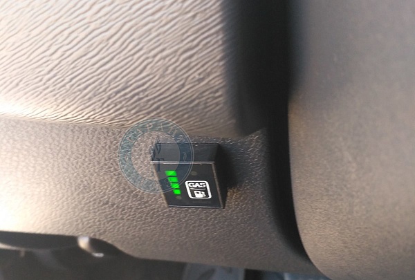 Кнопка ГБО на Renault Duster 2013 года 102 л.с. 1598