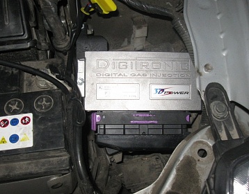 Nissan Tiida 2 фото 4