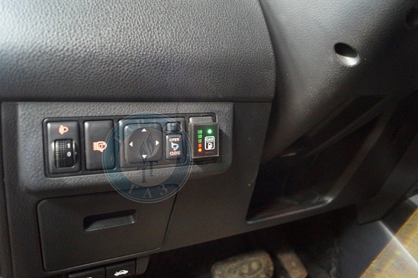 Кнопка ГБО на Nissan Tiida 2013 года 110.1 л.с. 1598