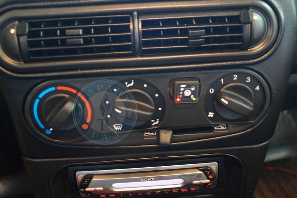 Кнопка ГБО на Toyota Land cruiser 200 2014 года 308.6 л.с. 4608