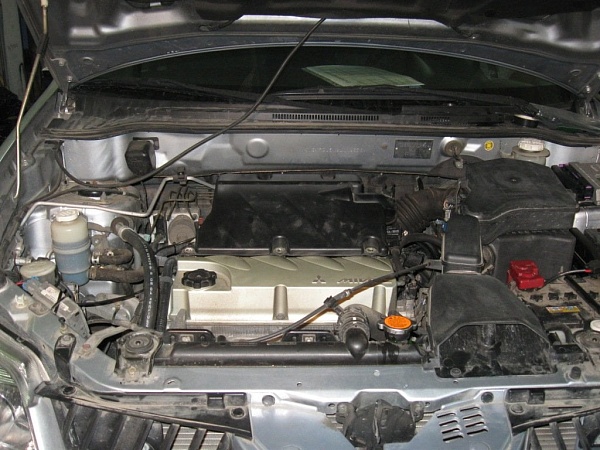 Mitsubishi Outlander 2
