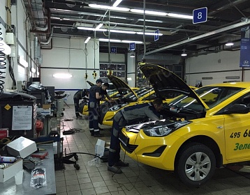 Hyundai Elantra фото 1