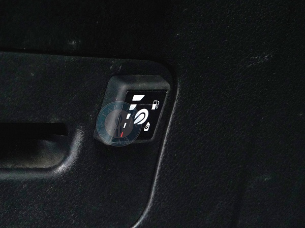Кнопка ГБО на Nissan X-trail 2007 года 168.6 л.с. 2488