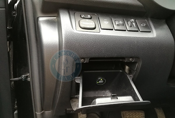 Кнопка ГБО на Toyota Highlander 2011 года 273.3 л.с. 3456