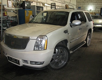 Cadillac Escalade 2