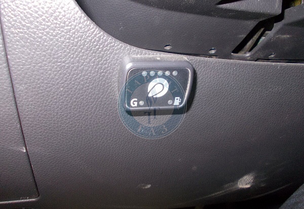 Кнопка ГБО на Chevrolet Captiva 2008 года 136 л.с. 2405