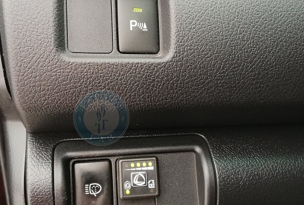 Кнопка ГБО на Toyota Camry 2012 года 180.8 л.с. 2494