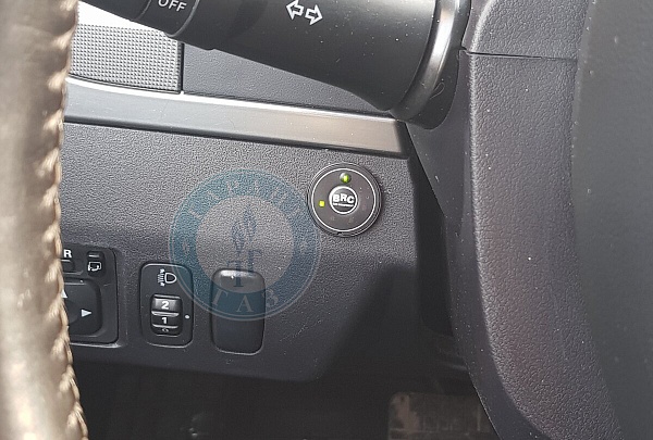 Кнопка ГБО на Mitsubishi Pajero 2012 года 178.1 л.с. 2972