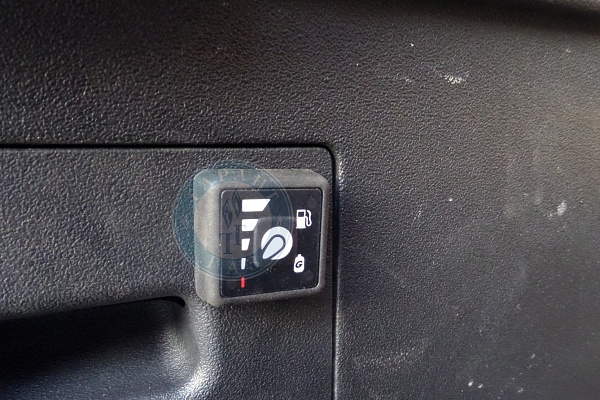 Кнопка ГБО на Mitsubishi Outlander 2013 года 167.2 л.с. 2360