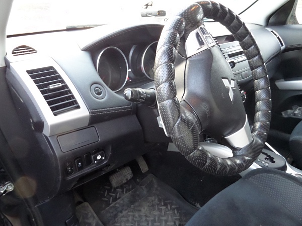 Кнопка ГБО на Mitsubishi Outlander 2008 года 220.3 л.с. 2998