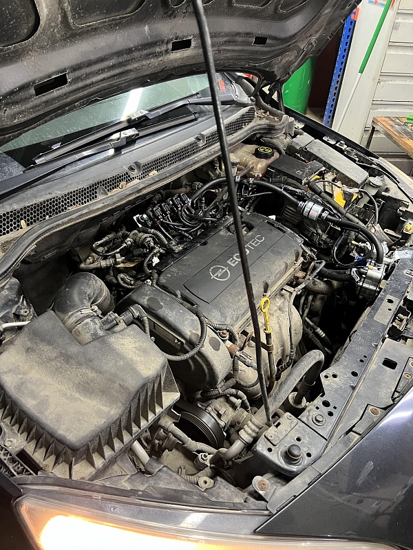 Opel Astra 2012 года 115.6 л.с. 1598