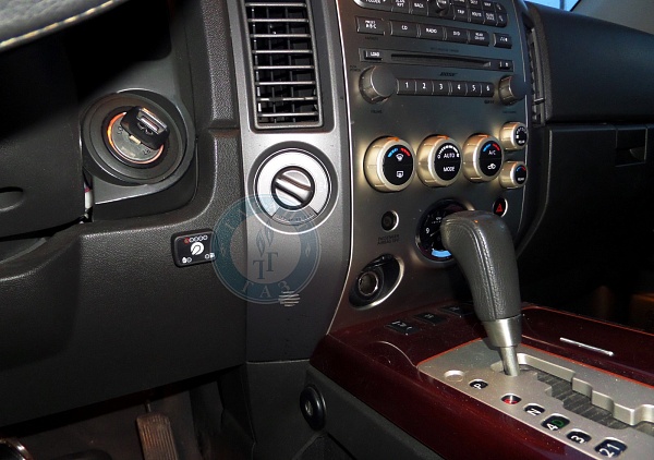 Кнопка ГБО на Infiniti Qx56 2005 года 316 л.с. 5552
